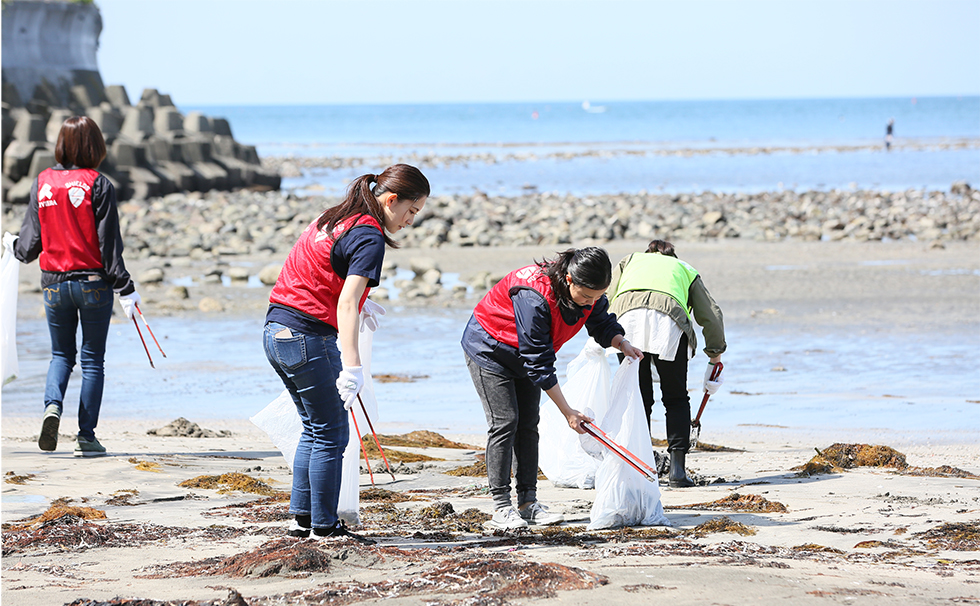 Beach clean activities