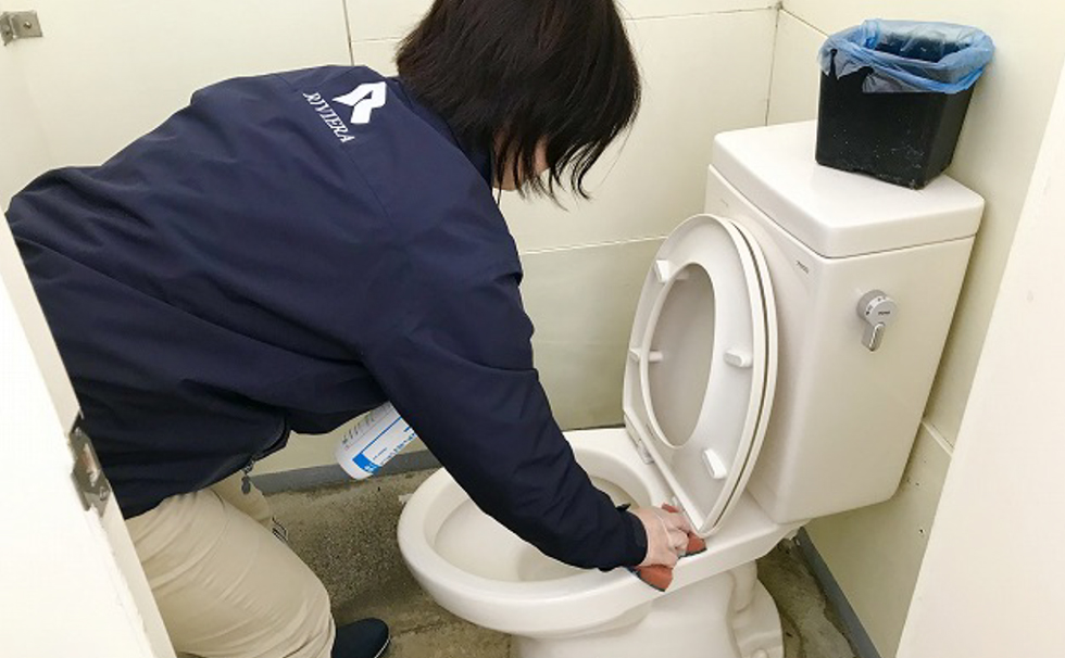 地域の公衆トイレ掃除