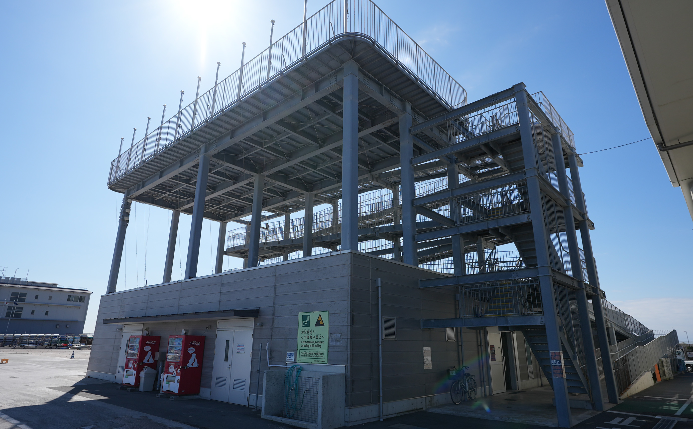 江の島ヨットハーバー 船具棟