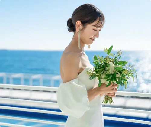 画像:新婦がブーケをもっている
