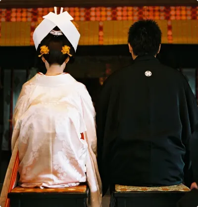 画像:着物姿の新郎新婦