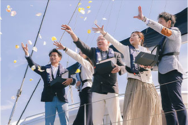 写真：海洋葬の様子