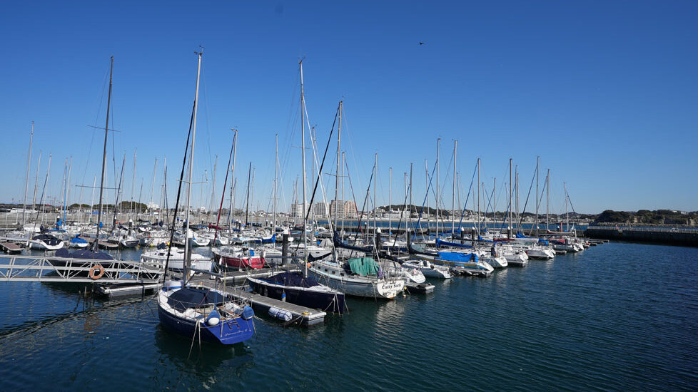 江の島ヨットハーバー