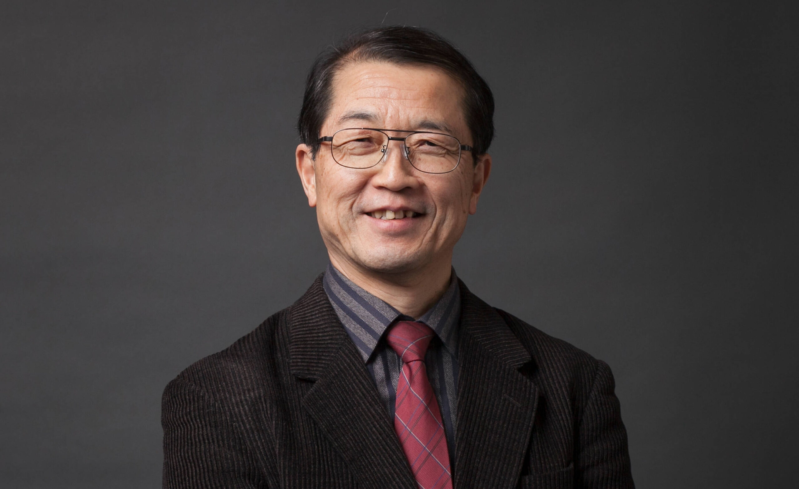 写真：東京大学 大学院理学系研究所 教授 理学系研究科附属臨海研究所 所長 岡　良隆氏