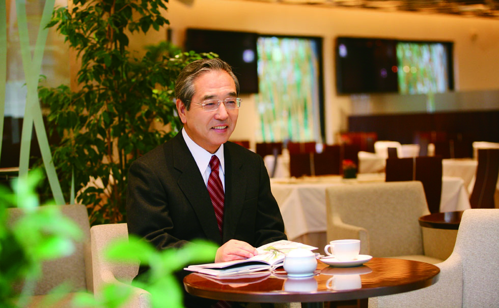 写真：株式会社リビエラホールディングス　代表取締役会長兼社長　渡邊 曻