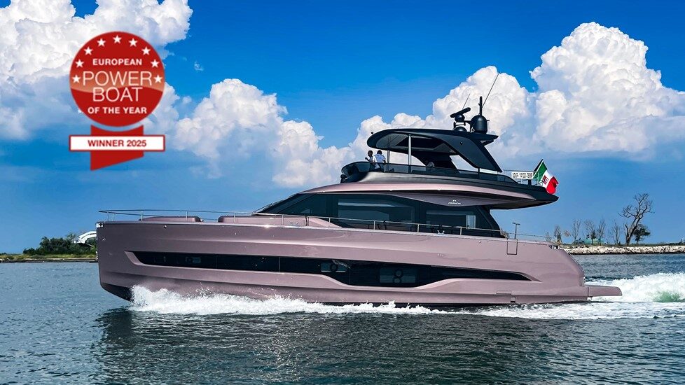 写真：CRANCHI Yacht sessantadue 62