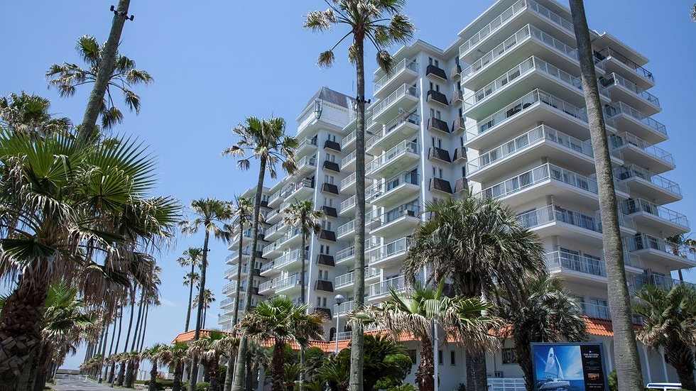 写真:本館外観2