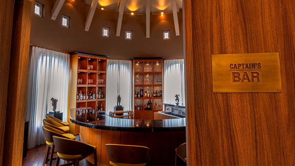 写真:キャプテンズバー リビエラ逗子マリーナ